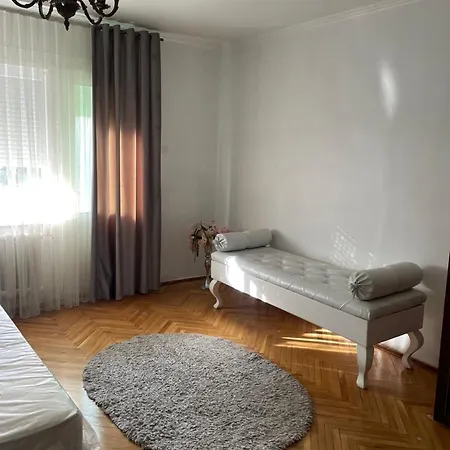 Будинок відпочинку Family Nest *